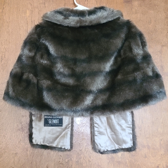 Faux Fur Cape made in USA - Picture 7 of 8